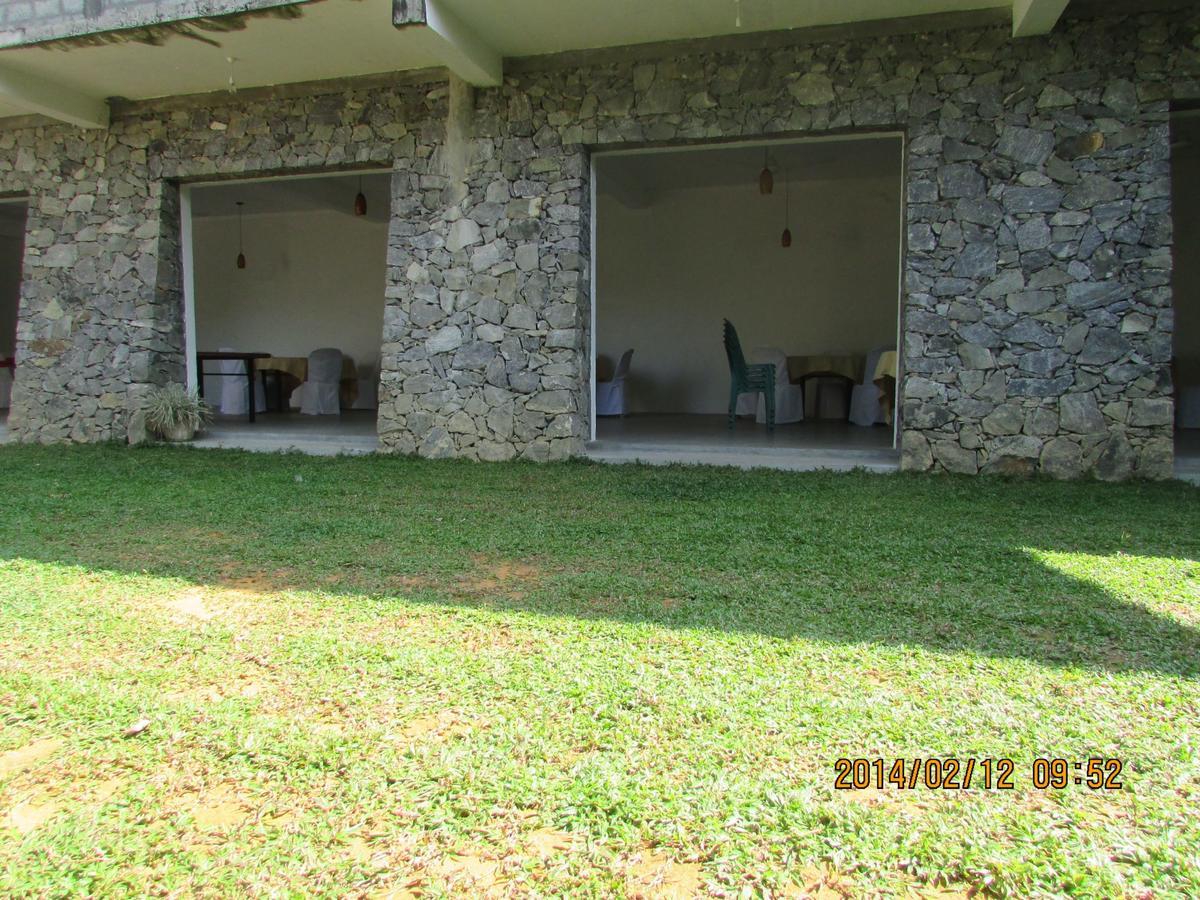 The Breeze Hotel Elpitiya  Екстер'єр фото