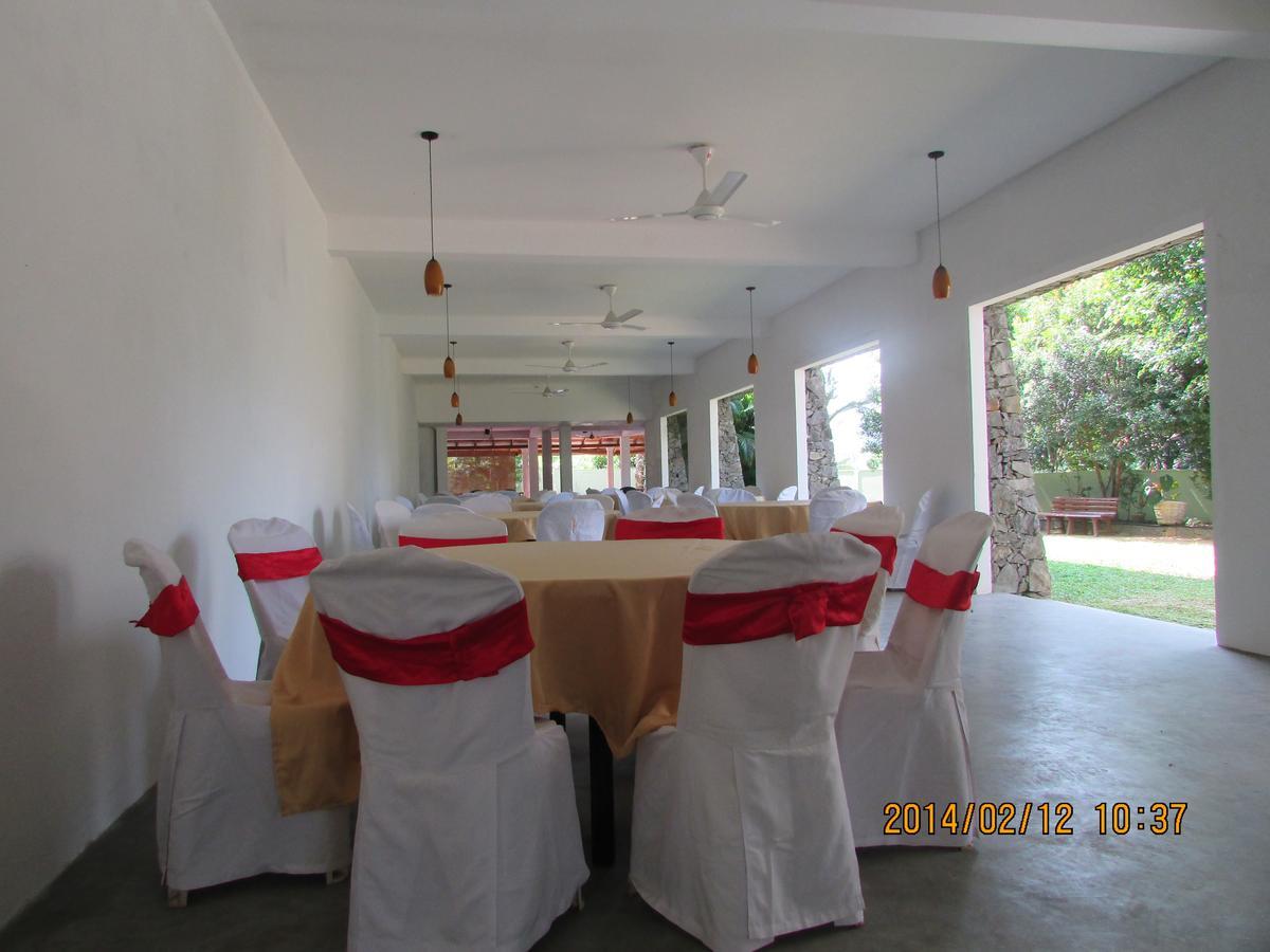 The Breeze Hotel Elpitiya  Екстер'єр фото